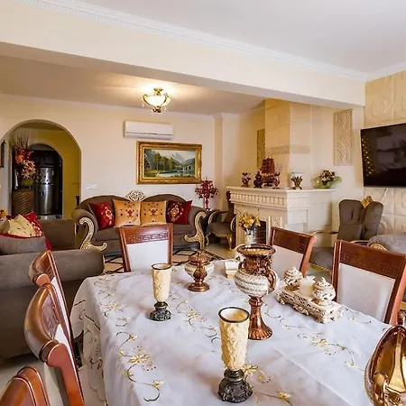 Luksuzna Vila Ob Plazi Z Bazenom וילה *