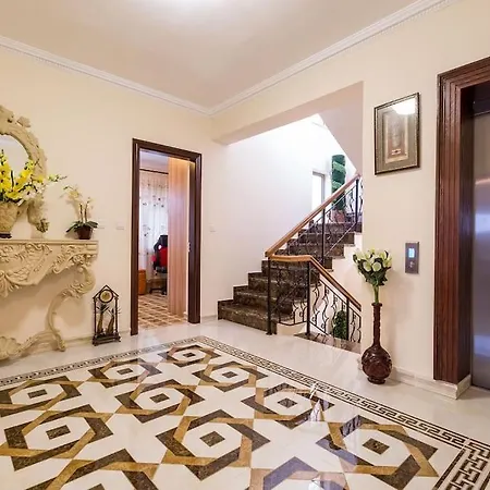 Luksuzna Vila Ob Plazi Z Bazenom Paphos