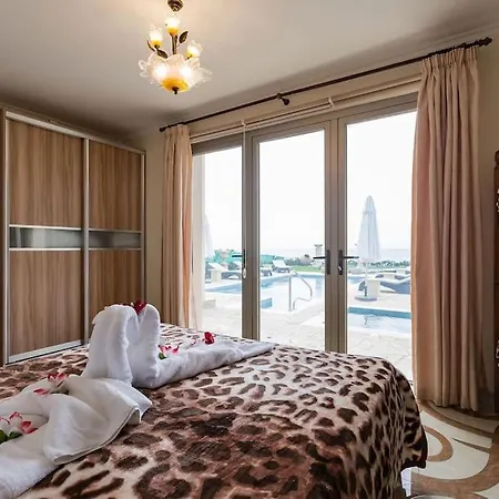 Luksuzna Vila Ob Plazi Z Bazenom Villa *