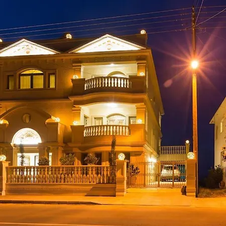 Luksuzna Vila Ob Plazi Z Bazenom Villa *