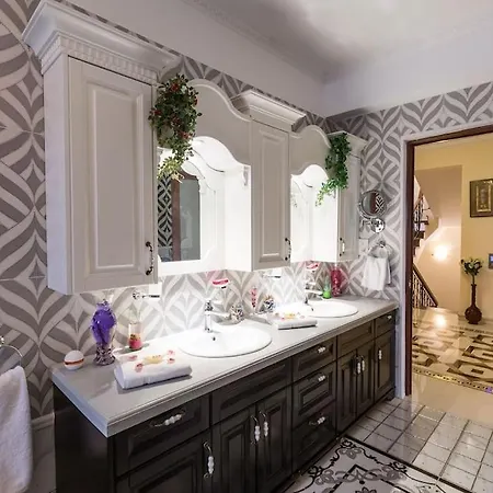 Luksuzna Vila Ob Plazi Z Bazenom Paphos