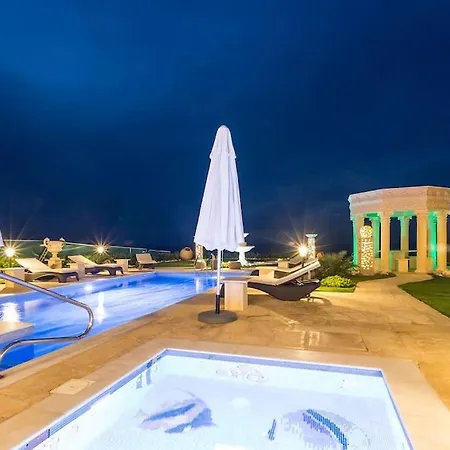 Luksuzna Vila Ob Plazi Z Bazenom