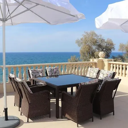 Luksuzna Vila Ob Plazi Z Bazenom וילה