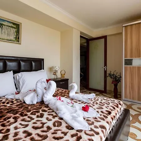Villa Luksuzna Vila Ob Plazi Z Bazenom