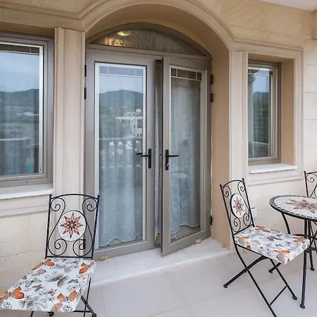 Βίλα Luksuzna Vila Ob Plazi Z Bazenom Πάφος