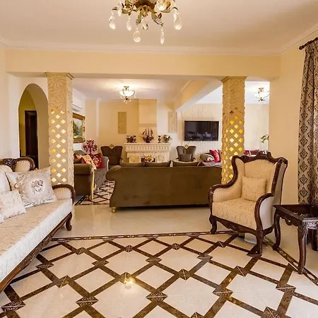 Luksuzna Vila Ob Plazi Z Bazenom Villa *