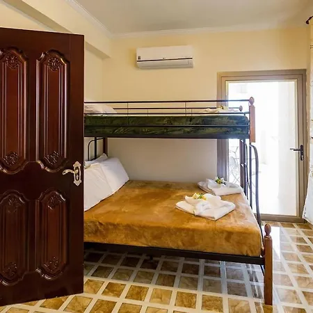 Luksuzna Vila Ob Plazi Z Bazenom * Paphos
