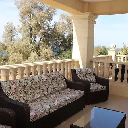 Villa Luksuzna Vila Ob Plazi Z Bazenom Paphos