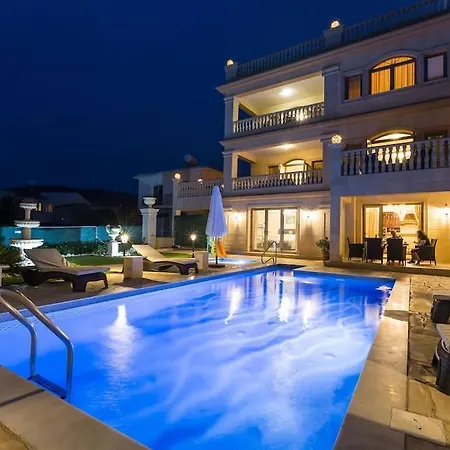 Luksuzna Vila Ob Plazi Z Bazenom Villa